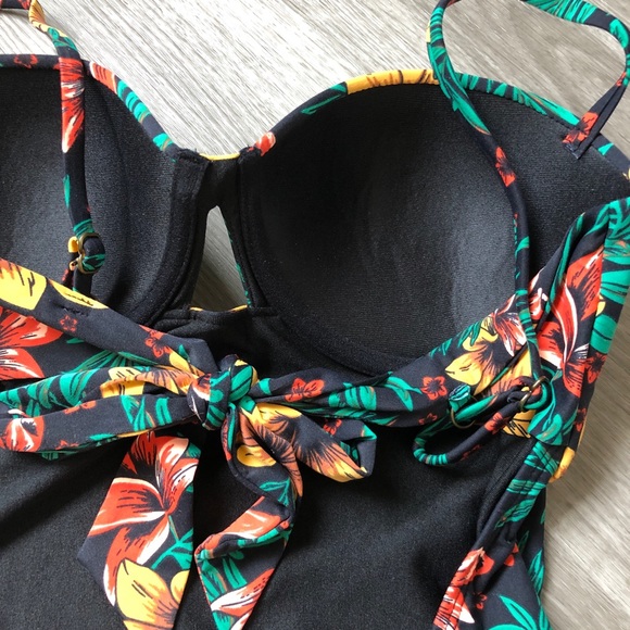 Billabong• Sol Searcher Underwire One Piece Hawaii - Picture 9 of 13